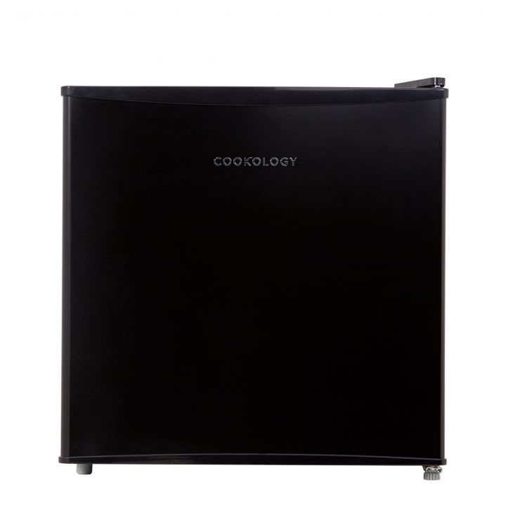 Mini table top fridge in black