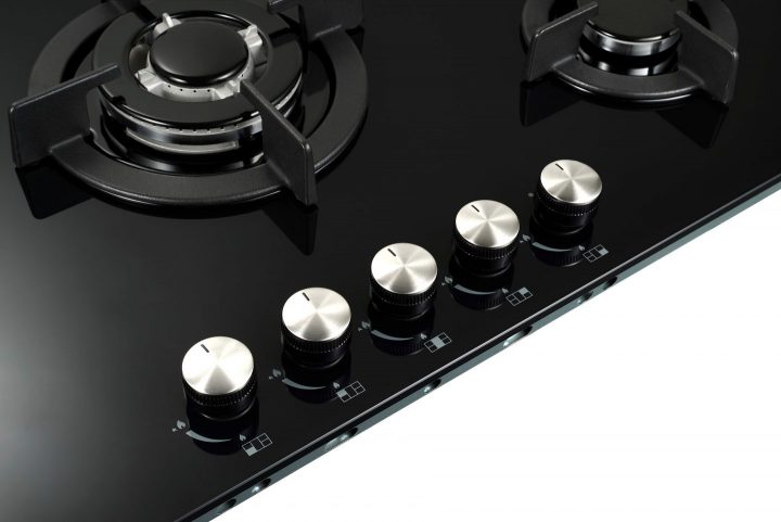 close up of GGH906BK gas on glass hob