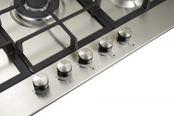 close up of GH906SS gas hob