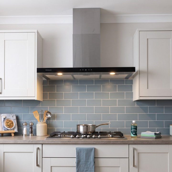 100cm Cooker Hood A++ Energy Rated - Stainless Steel - Scale and room context