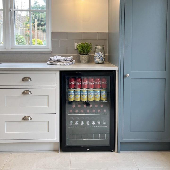 115L Freestanding Under Counter Drinks Fridge 54cm - Black - Scale and room context