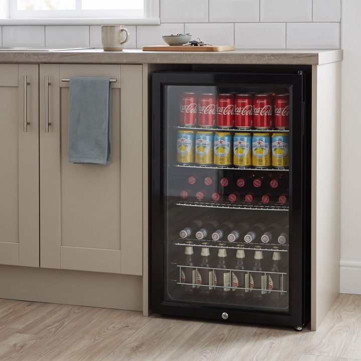 115L Freestanding Under Counter Drinks Fridge 54cm - Black - Scale and room context