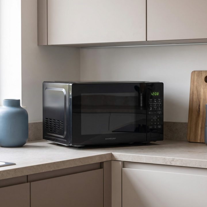28L 4-in-1 Combi Microwave Air Fryer 900W - Black - Product hero