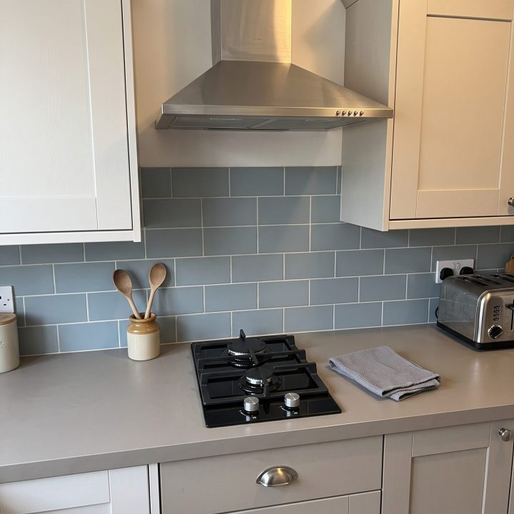30cm Built-In 2 Burner Gas on Glass Hob with LPG Conversion - Black - Scale and room context