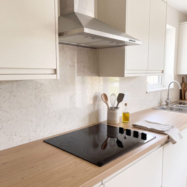 60cm 4 Zone Built-In Ceramic Hob - Black Glass - Everyday use and access