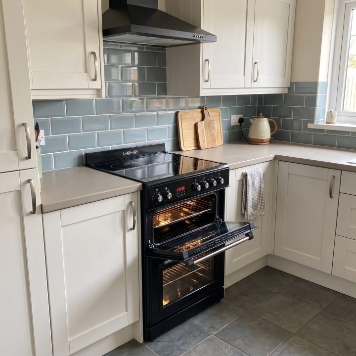 60cm Freestanding Double Oven - Black - Scale and room context