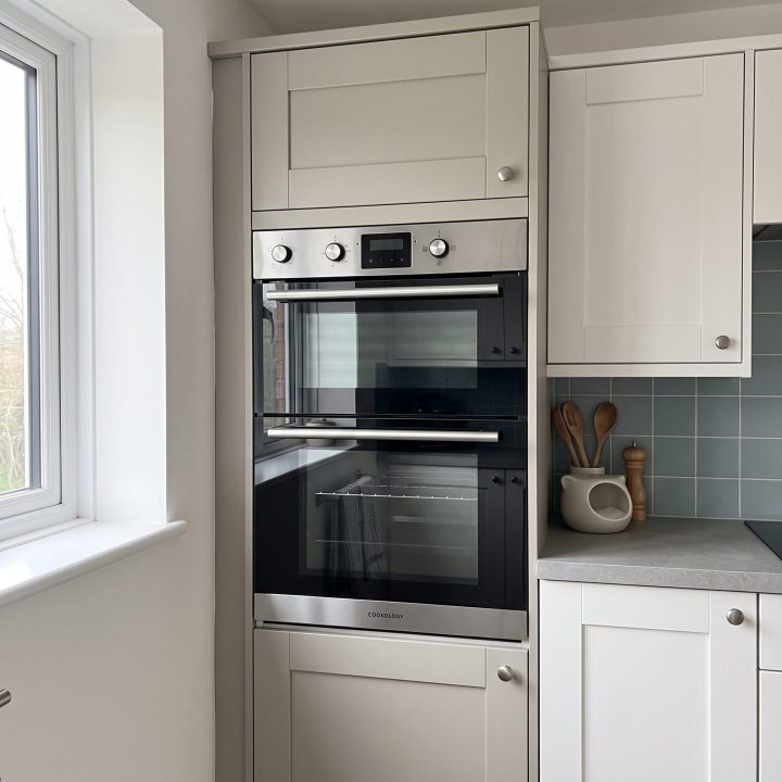 85L Built-In Double Oven A Energy Rated - Stainless Steel - Scale and room context