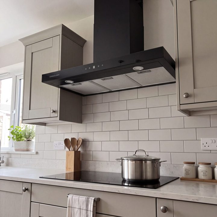 90cm Chimney Cooker Hood A++ Energy Rated - Black - Scale and room context