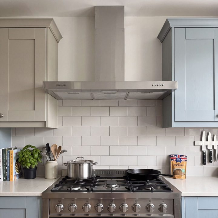 90cm Cooker Hood A Energy Rated - Stainless Steel - Scale and room context