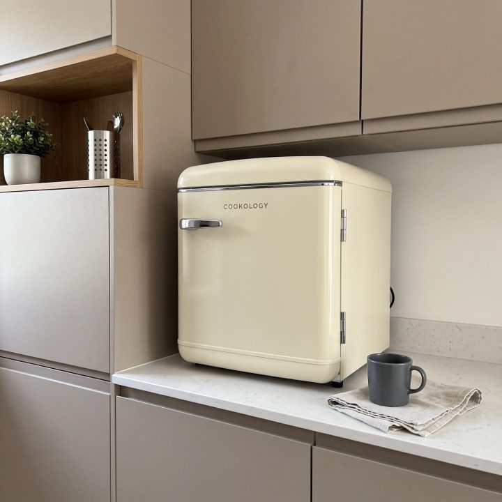 47L Retro Under Counter or Countertop Mini Fridge – Cream - Product hero variation 2