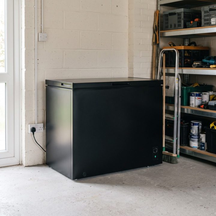293L Freestanding Chest Freezer - Black - Product hero