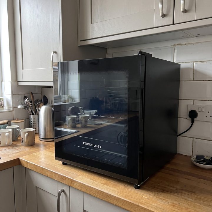 46L Table Top Drinks Fridge 48cm - Black - Everyday use and access