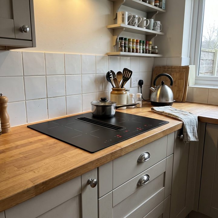 60cm 4-Zone Venting Induction Hob with Integrated Extractor Matt Finish - Everyday use and access