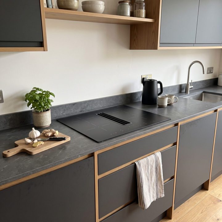 60cm 4-Zone Venting Induction Hob with Integrated Extractor Matt Finish - Scale and room context