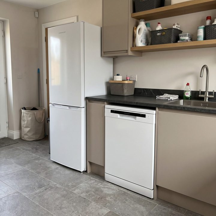 60cm Freestanding Dishwasher & 247L 50/50 Fridge Freezer - White - Scale and room context