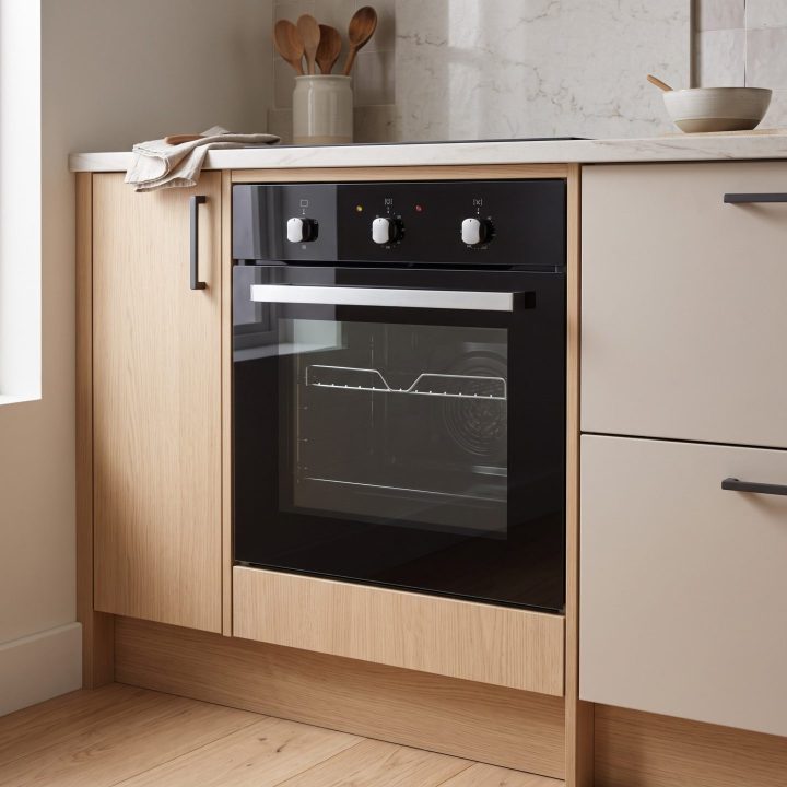 60L Built-In Electric Oven A Energy Rated - Black - Everyday use and access