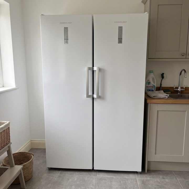 635L Freestanding Side-by-Side Fridge Freezer - White - Everyday use and access