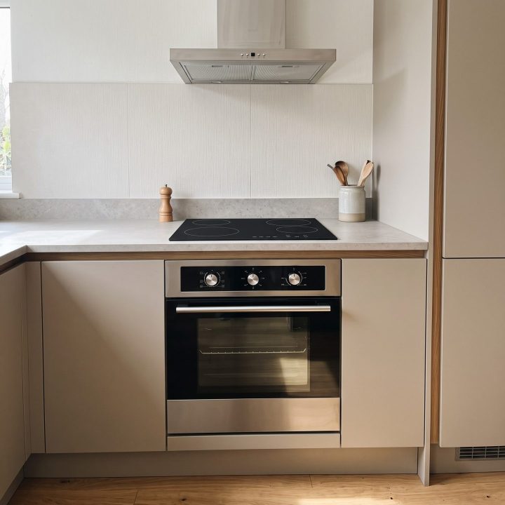 65L Built-In Electric Fan Oven & 60cm 4 Zone Ceramic Hob with Touch Controls - Stainless Steel - Scale and room context