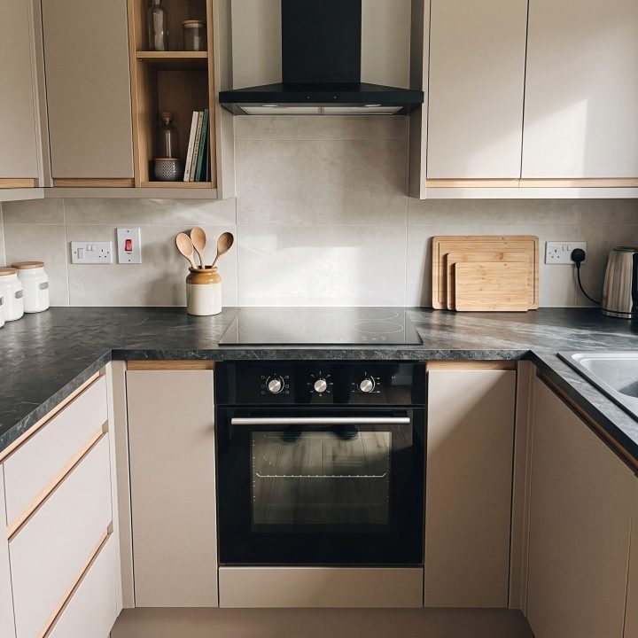 65L Built-In Electric Fan Oven & 60cm Ceramic Hob with Touch Controls - Black Glass - Scale and room context