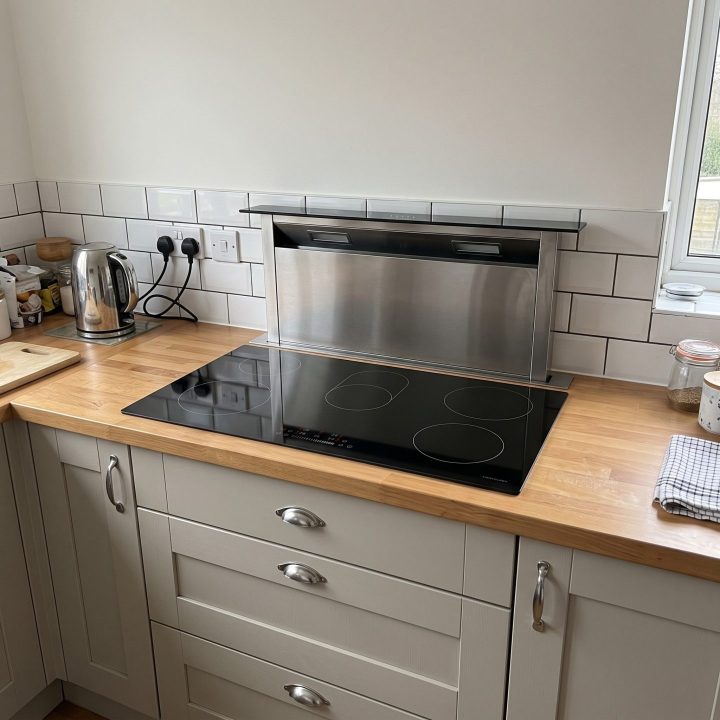 90cm Ceramic Hob 5 Zone with Downdraft Extractor - Black - Product hero