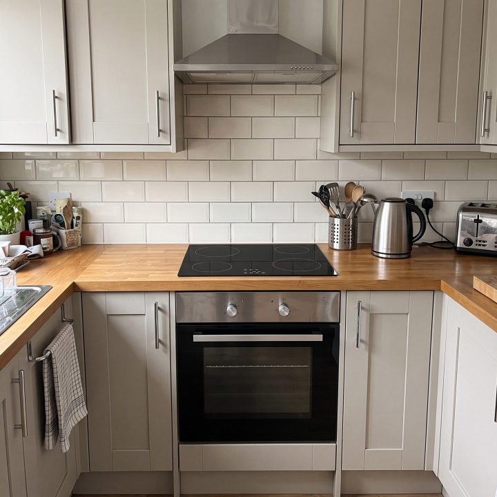 Ceramic Hob & 60cm Built-In Electric Oven Pack - Everyday use and access