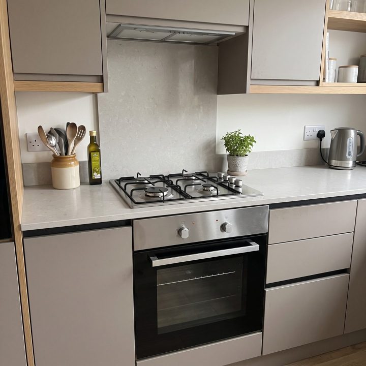 Gas Hob & 60cm Built-In Electric Oven Pack - Scale and room context